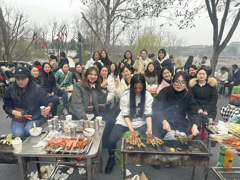 綿陽市先鋒醫(yī)療器械有限公司—— 慶祝“3.8婦女節(jié)”，共赴燒烤盛宴，致敬巾幗風(fēng)采2.jpg